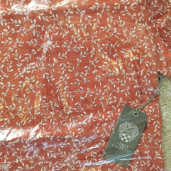 Vince Camuto Leafy Calico Linen Blend Pocket Tee - Picture 5 of 6